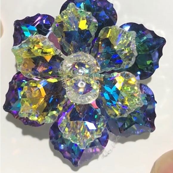 Brooch Shining Glass Flower Brooches For Women Size 4.5cmx4.1cm - Picture 2 of 8